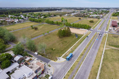 Terrenos de 900 m2 con frente sobre Newbery, Fisherton - Imagen 1