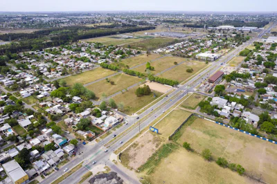 Terrenos de 900 m2 con frente sobre Newbery, Fisherton - Imagen 4