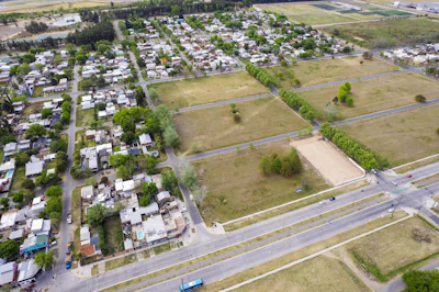 Terrenos de 900 m2 con frente sobre Newbery, Fisherton - Imagen 3
