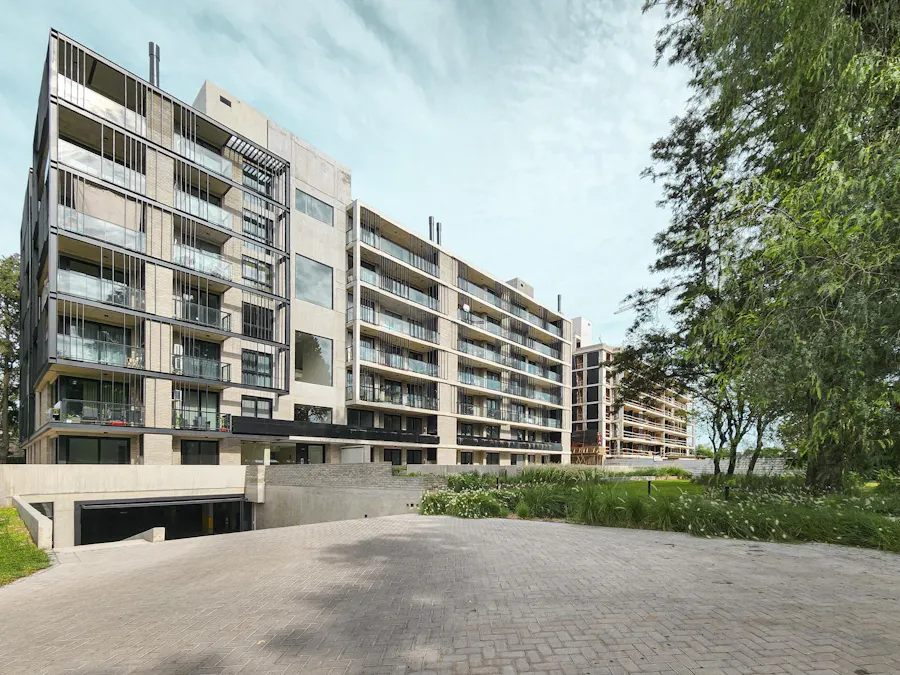 Departamentos de 1, 2 y 3 dormitorios en Paddock Condos Fisherton - Imagen 1 de 23