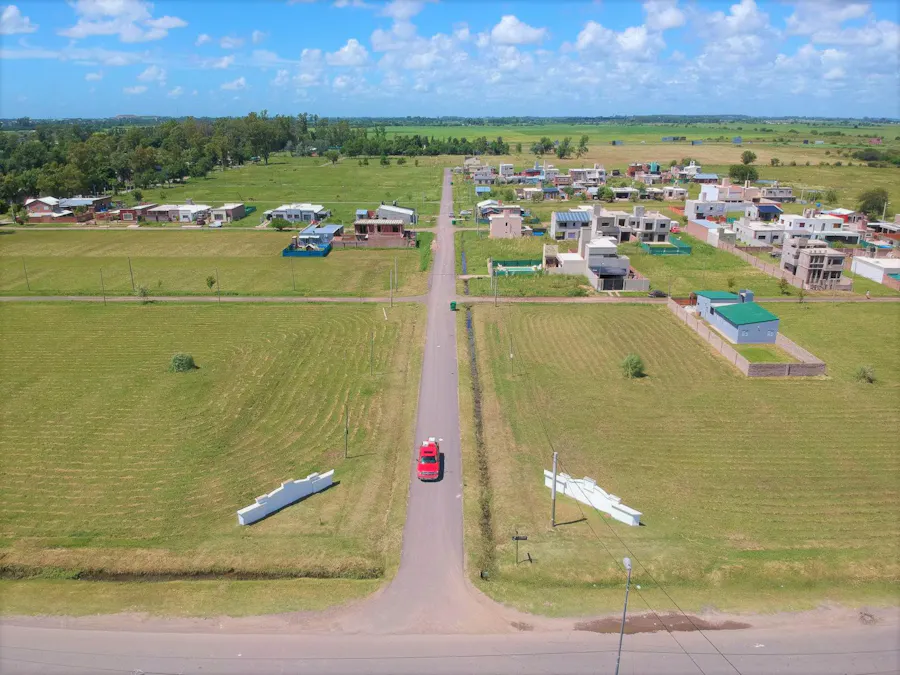 Terrenos sobre Av. Calasanz con 342m², 513m² y 707m² camino a Funes - Imagen 1 de 3