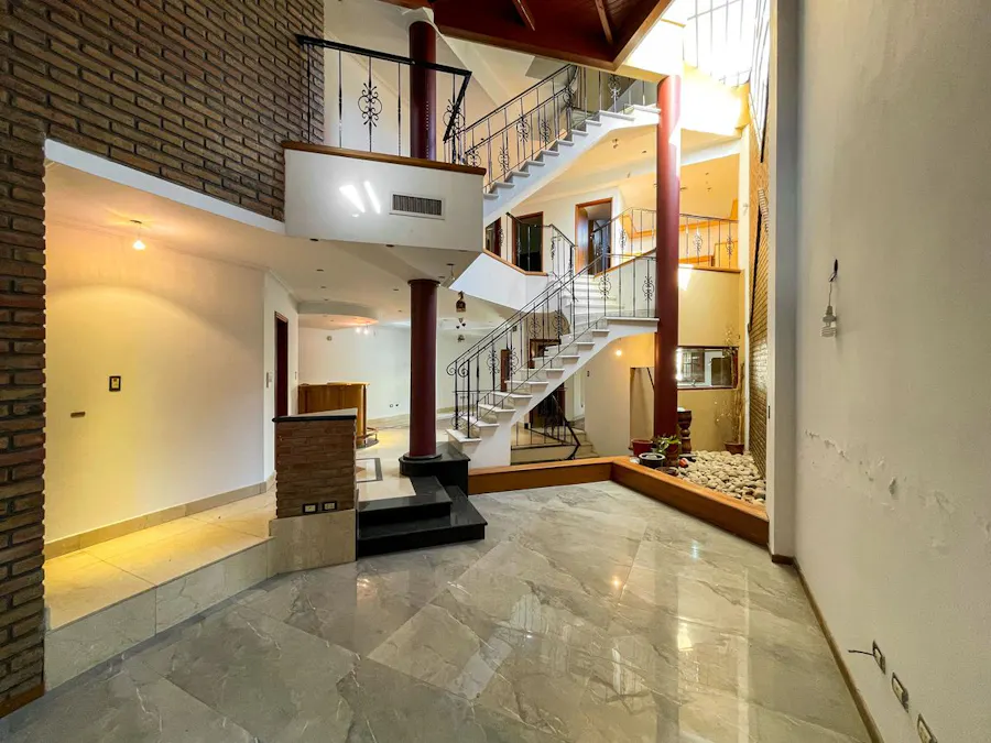 Mega casa de 3 dormitorios con quincho y pileta - Imagen 1 de 50