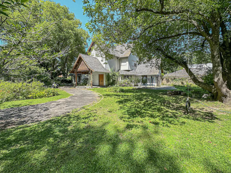 Casona de 5 dormitorios en el corazón de Fisherton - Imagen 1 de 33