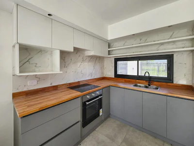 Casa tipo duplex de 2 dormitorios, cochera, jardín en Tierra Nueva Fisherton - Imagen 4