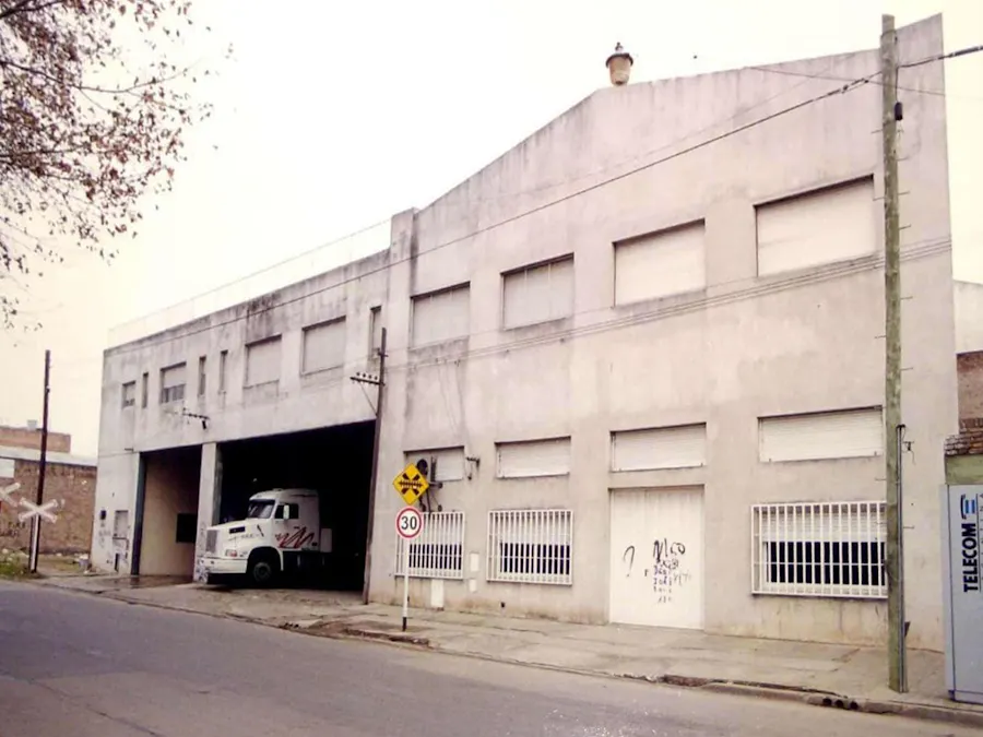 Galpón logistico de 2.700m² en imperdible ubicación y salida a 2 calles - Imagen 1 de 7
