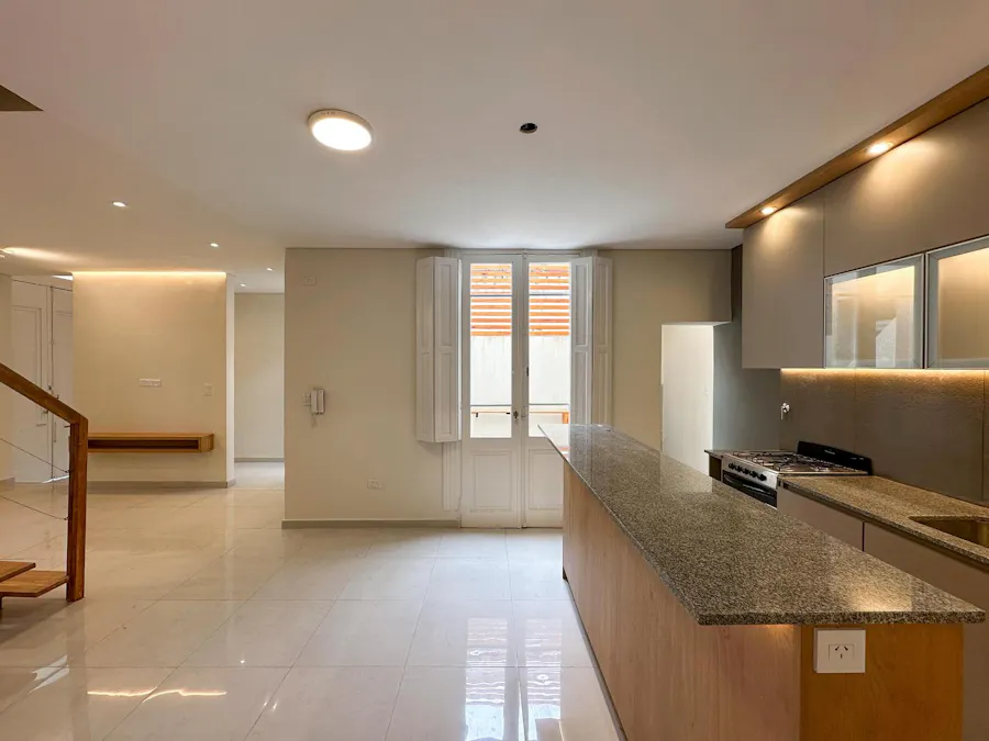 Casa de 3 dormitorios reciclada con patio y parrillero en Lourdes - Imagen 1 de 22
