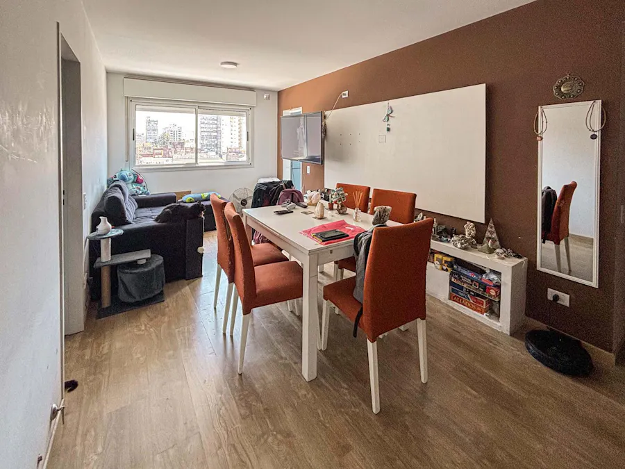 Departamento de 2 dormitorios con gran balcón en el Centro - Imagen 1 de 9