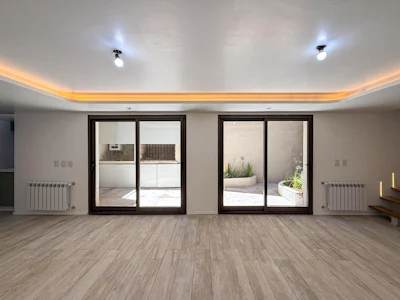 Casa de pasillo único de 3 dormitorios con patio y parrillero - Imagen 4