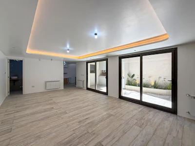 Casa de pasillo único de 3 dormitorios con patio y parrillero - Imagen 1
