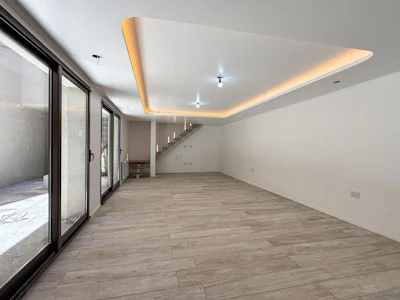 Casa de pasillo único de 3 dormitorios con patio y parrillero - Imagen 3