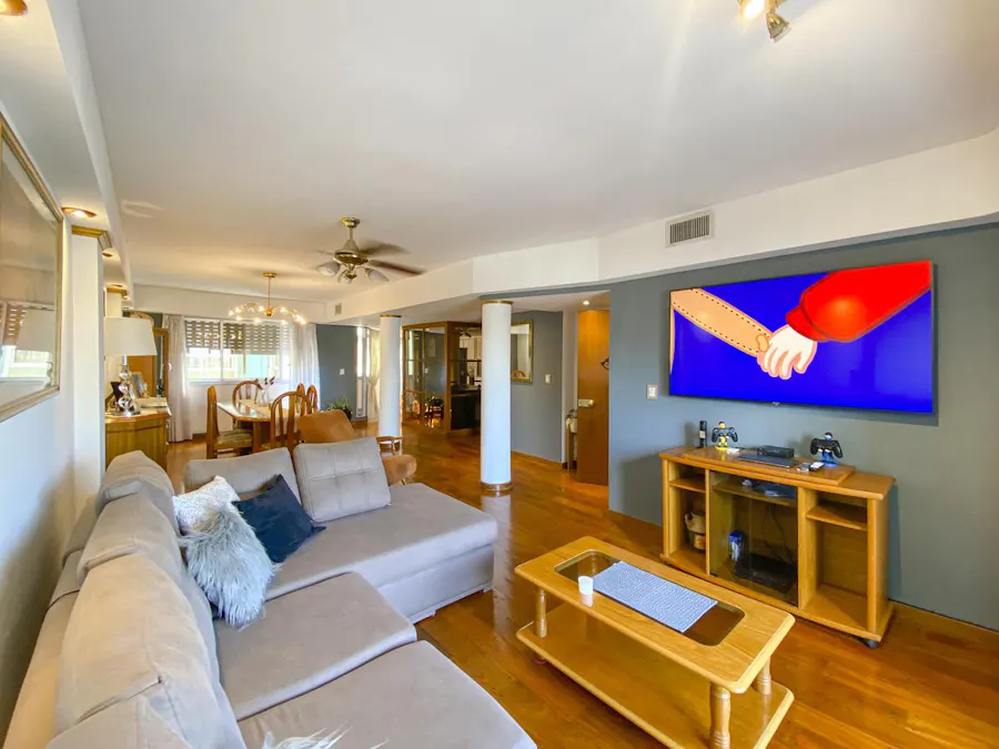 Departamento de 4 Dormitorios gigante con cochera y balcón - Imagen 1 de 46