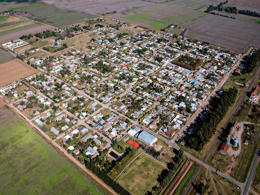 Terreno de 255m² en Villa Mugueta con entorno consolidado - Imagen 1 de 8