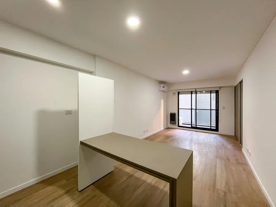 Monoambiente a estrenar con parrillero en pleno centro - Imagen 1 de 24