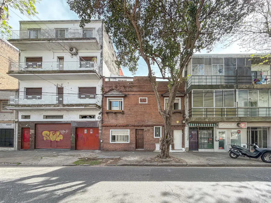 Casa al frente de 2 dormitorios con 2 baños y terraza en Pichincha - Imagen 1 de 16