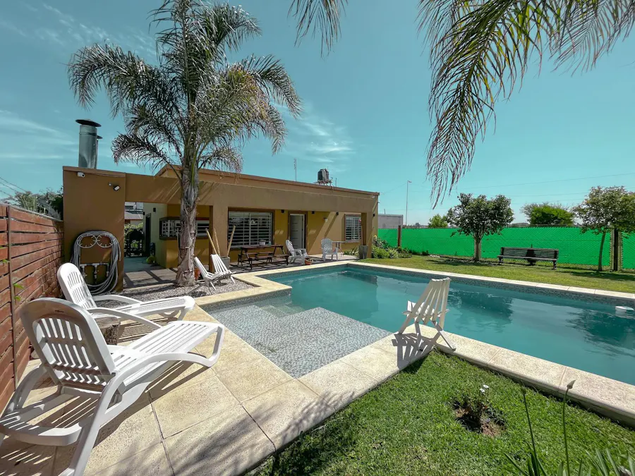 Casa de 2 dormitorios con jardín y pileta, Funes Town - Imagen 1 de 22