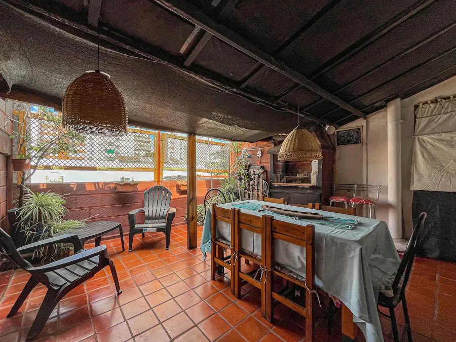 Departamento de 1 dormitorio más comodín y terraza con parrillero - Imagen 1 de 9