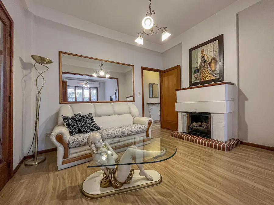 Casa de 3 dormitorios con terraza y quincho a metros de Bv. Oroño - Imagen 1 de 47