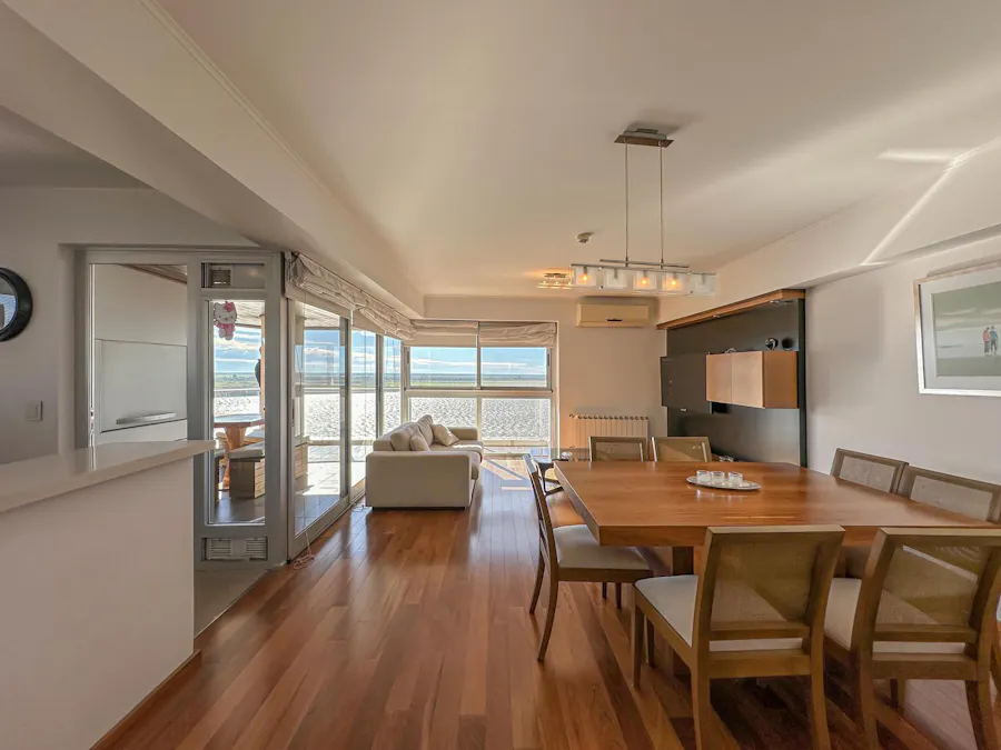 Departamento de 3 dormitorios con cochera y amenities en Quinquela Río - Imagen 1 de 28