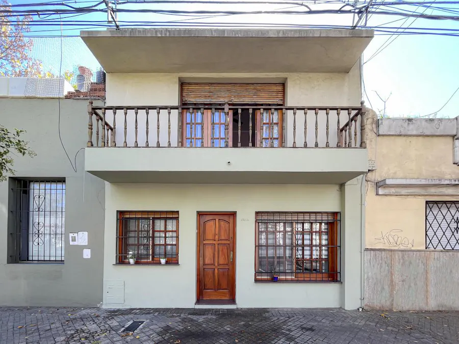 Casa de 2 dormitorios más local comercial - Imagen 1 de 28