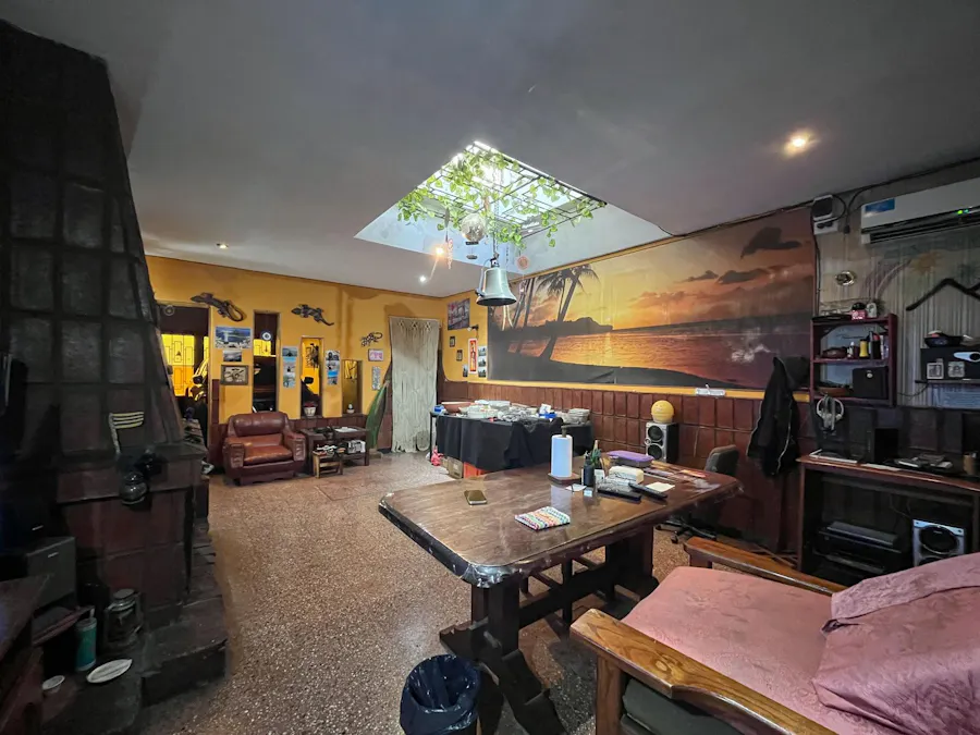 Casa 3 dormitorios con cochera y patio - Imagen 1 de 18