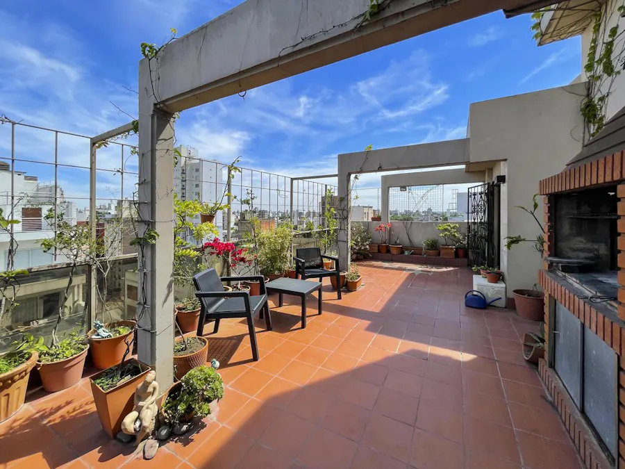 Duplex de 3 dormitorios con terraza, parrillero y 2 cocheras - Imagen 1 de 34