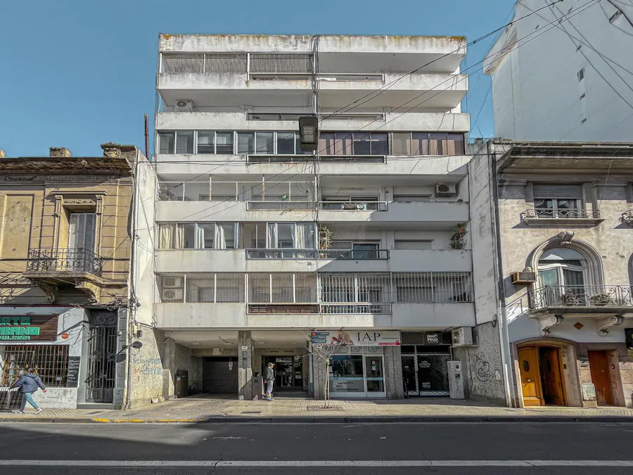 Departamento de 3 dormitorios más dependencias de servicio en Barrio Martin - Imagen 1 de 26