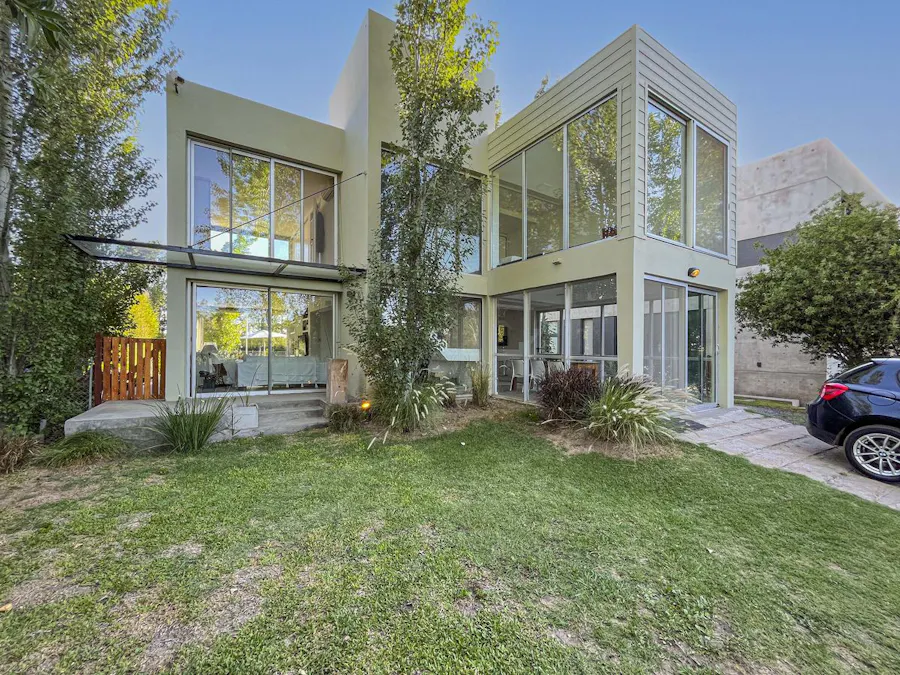 Casa de 3 dormitorios en Los Pasos del Jockey I - Imagen 1 de 39