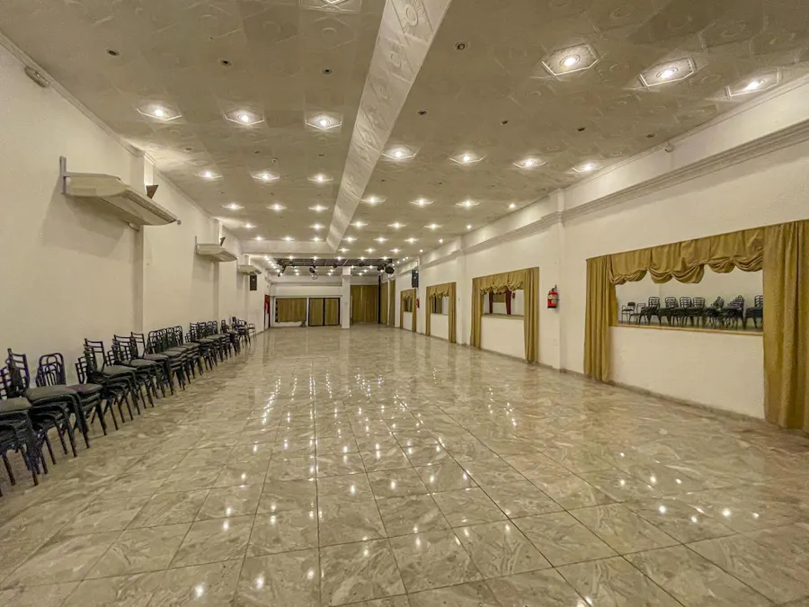 Local tipo salón multi espacio sobre avenida principal en Baigorria - Imagen 1 de 14