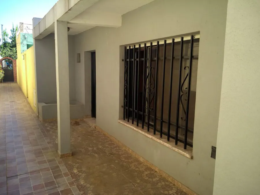 Pasillo de 3 dormitorios con patio y terraza - Imagen 1 de 20