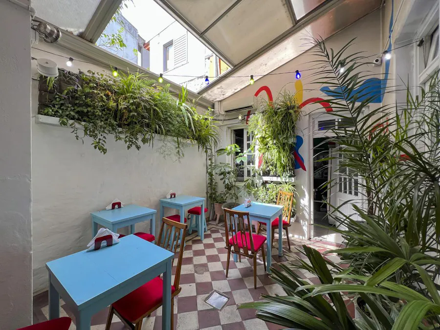 Casona comercial en esquina con local gastronómico y oficina en PA - Imagen 1 de 19