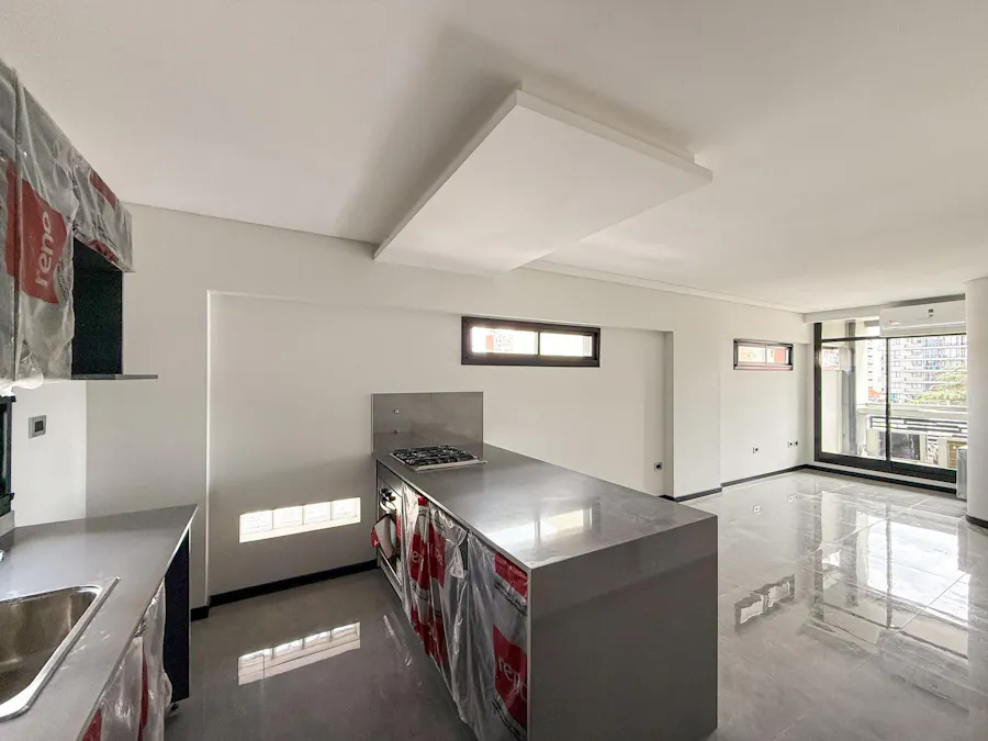 Departamento al frente de 1 dormitorio con pileta y quincho en Lourdes - Imagen 1 de 15