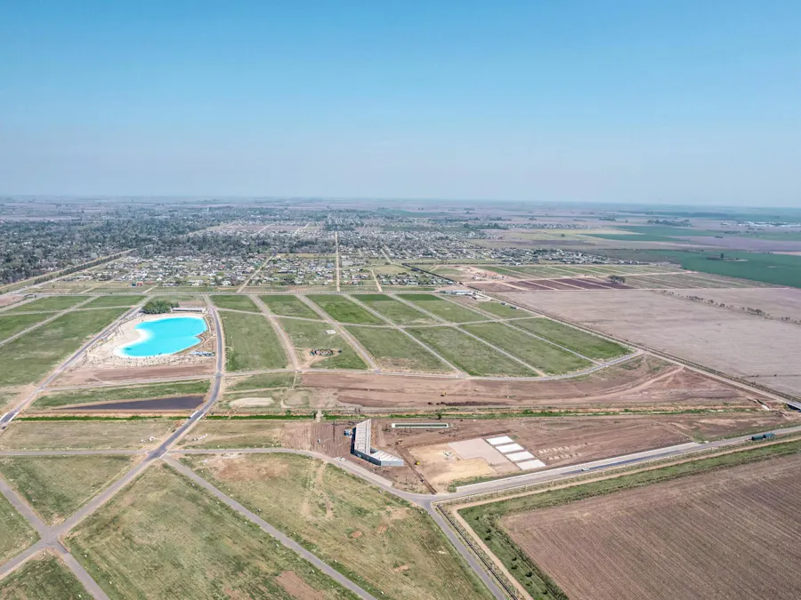 Terreno en Vida Lagoon con 962m2 y lindero al canal - Imagen 1 de 35