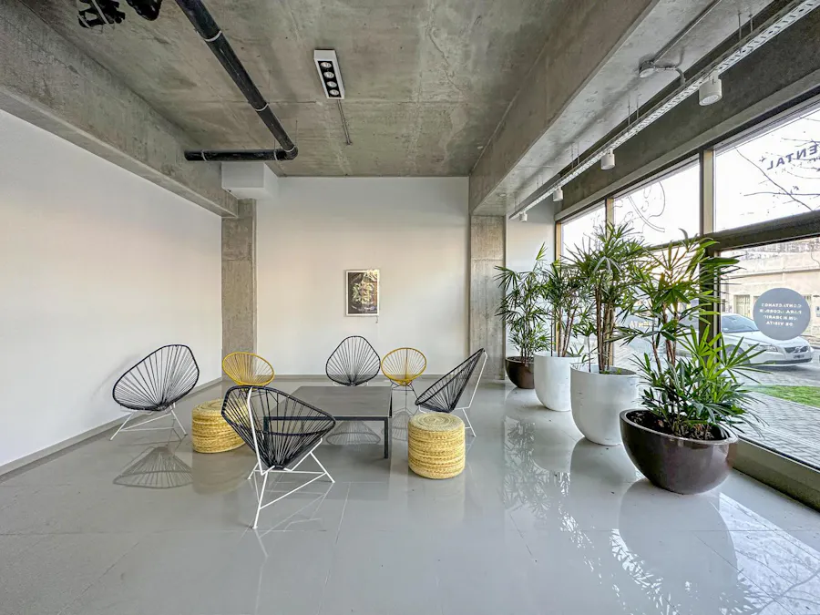 Local Comercial en esquina en pleno Refinería, alquilado - Imagen 1 de 14