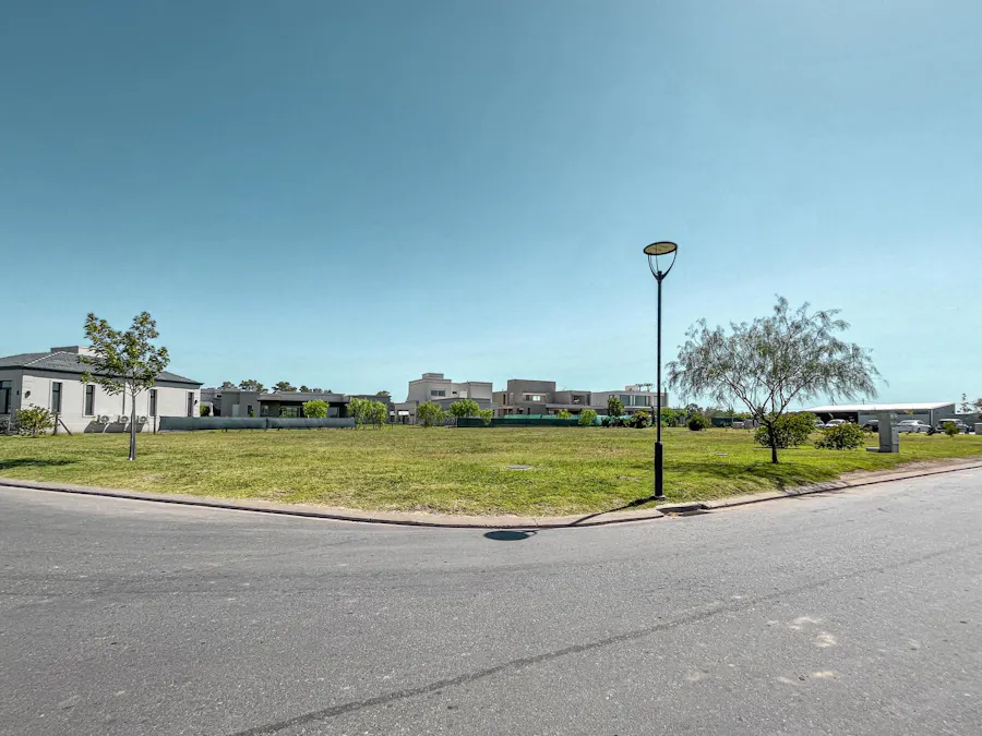 Terreno frente Sur en Vida Barrio Cerrado, esquina frente a Club House - Imagen 1 de 54