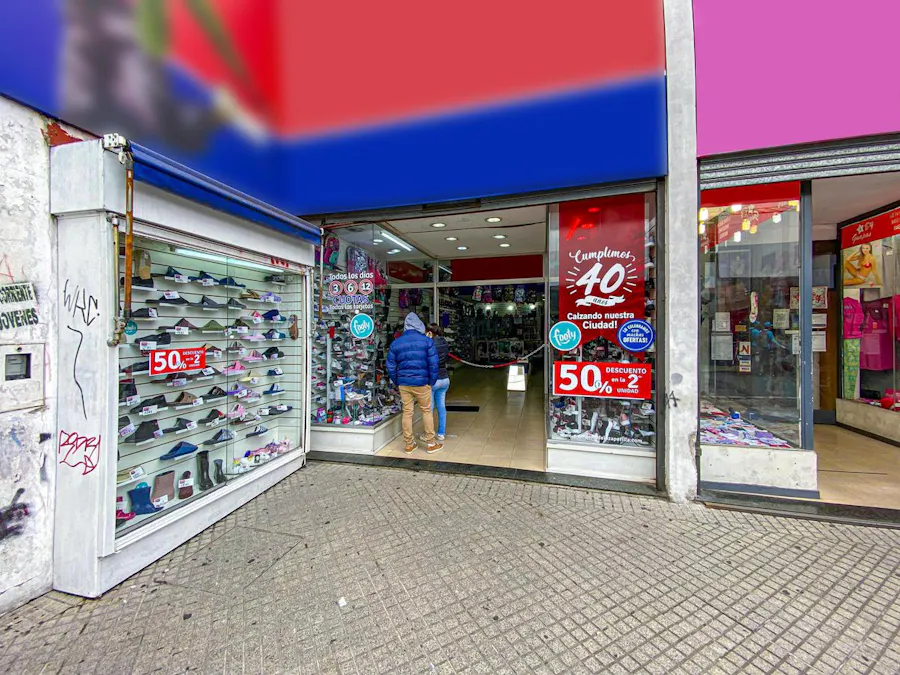 Local al frente en plena zona comercial San Luis - Imagen 1 de 9