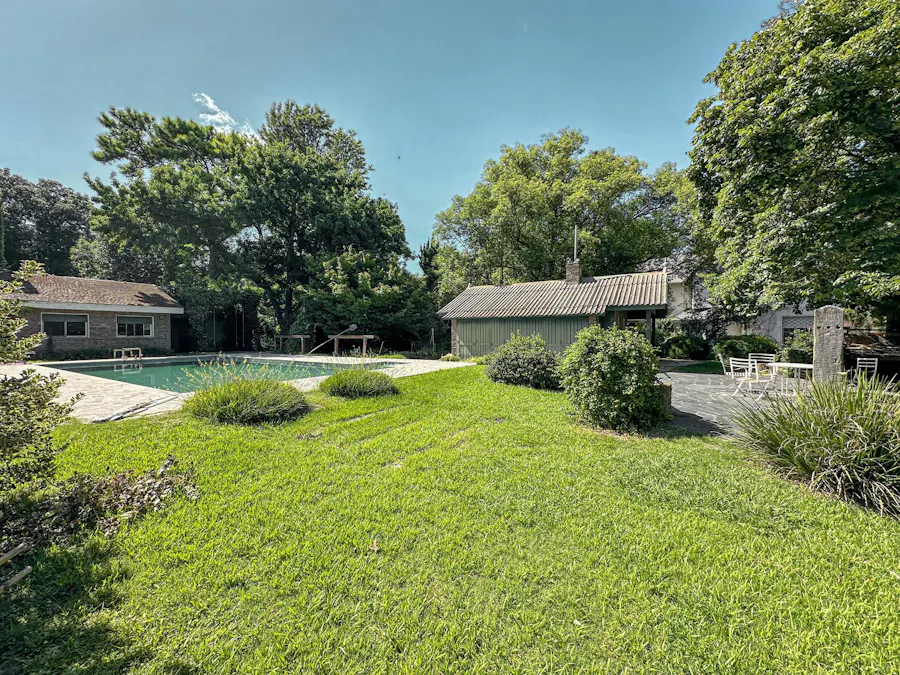 Terreno de 1.244m² con quincho y pileta en Fisherton - Imagen 1 de 4