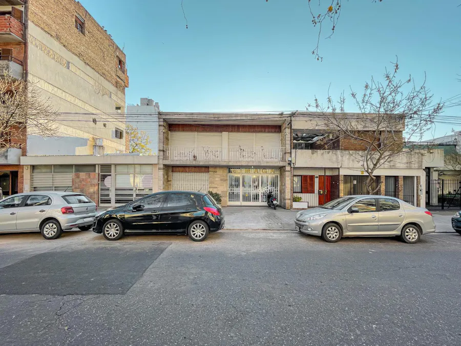 Casa de 3 dormitorios con gran jardín y cochera, Pichincha - Imagen 1 de 23