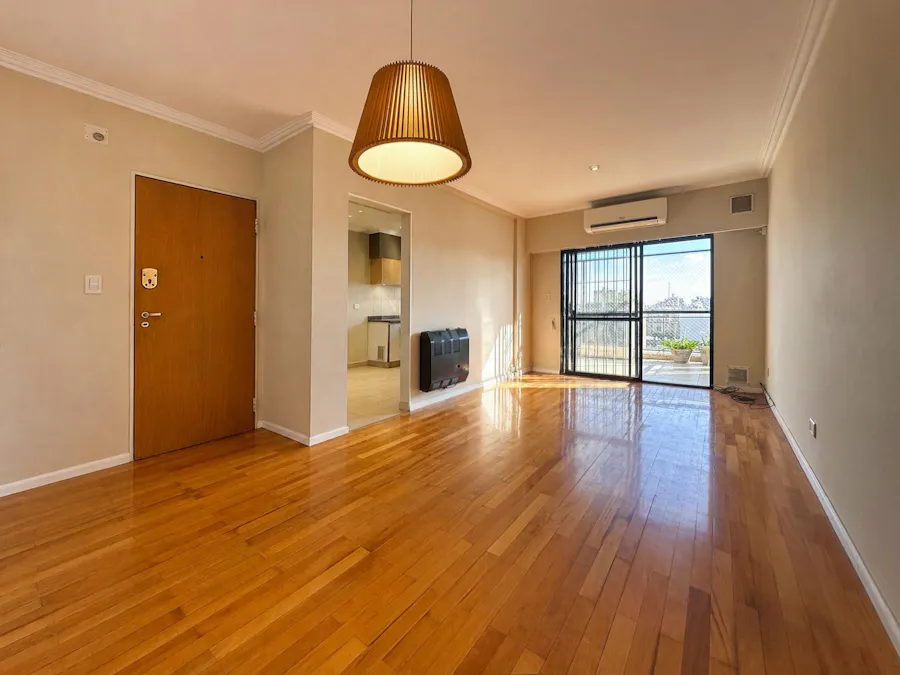 Departamento de 2 dormitorios con balcón terraza y ventilación cruzada - Imagen 1 de 21