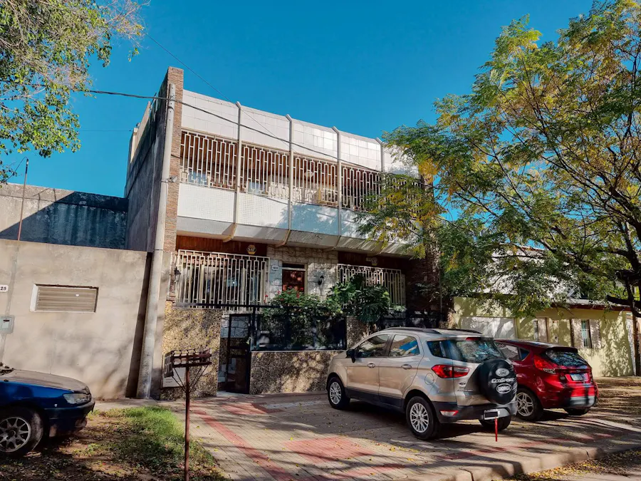 Casa de 3 dormitorios con cochera - Imagen 1 de 34