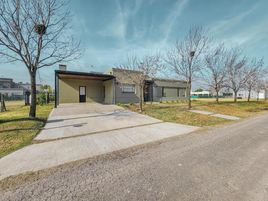 Casa de 3 dormitorios en una sola planta con pileta y parrilla en Haras de Funes - Imagen 1 de 44