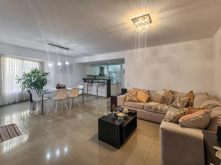 Piso exclusivo de 2 dormitorios con cochera - Imagen 1 de 35