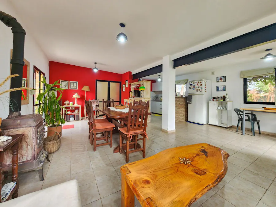 Casa de 1 dormitorio en dos terrenos y pileta en Country Club Logaritmo - Imagen 1 de 27