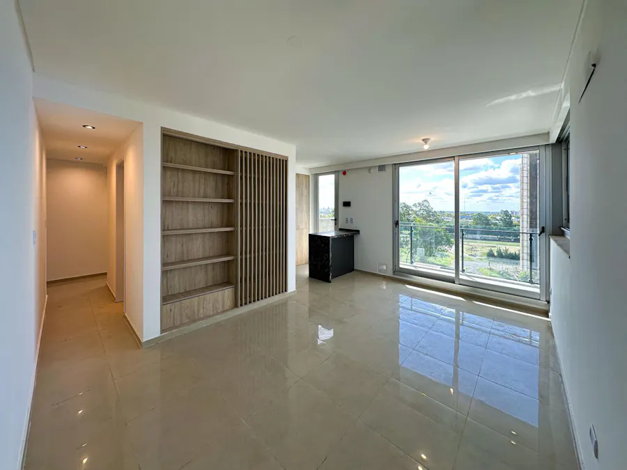 Departamento de 2 dormitorios con cochera y doble balcón a estrenar - Imagen 1 de 29