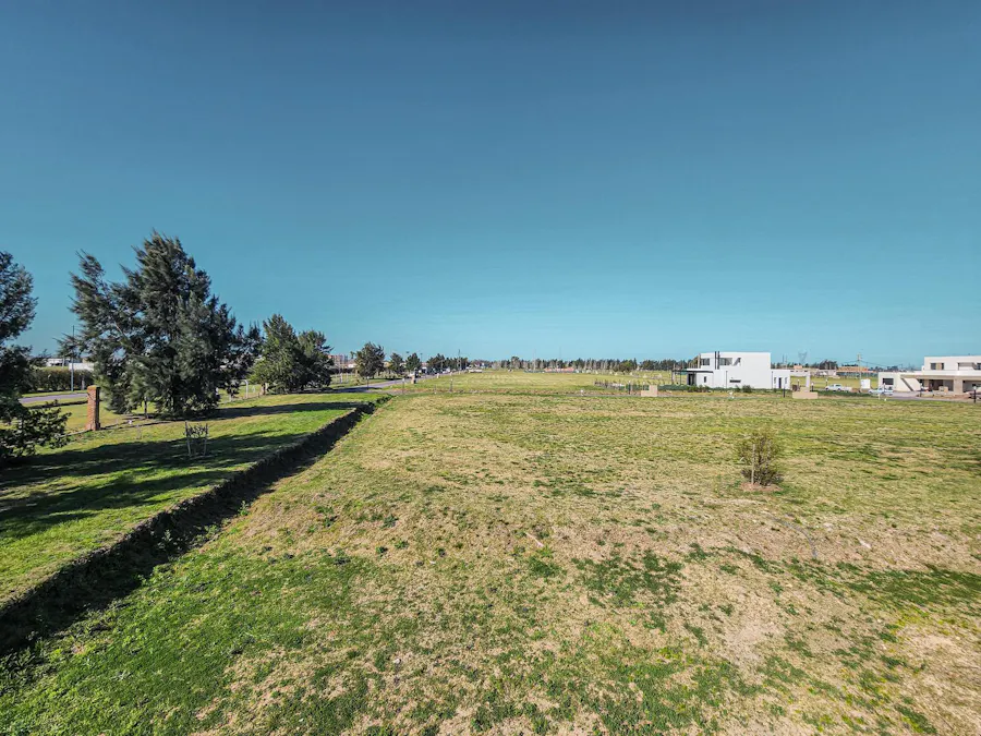 Terreno en Barrio Cerrado con frente Sur y acceso al Jockey - Imagen 1 de 10