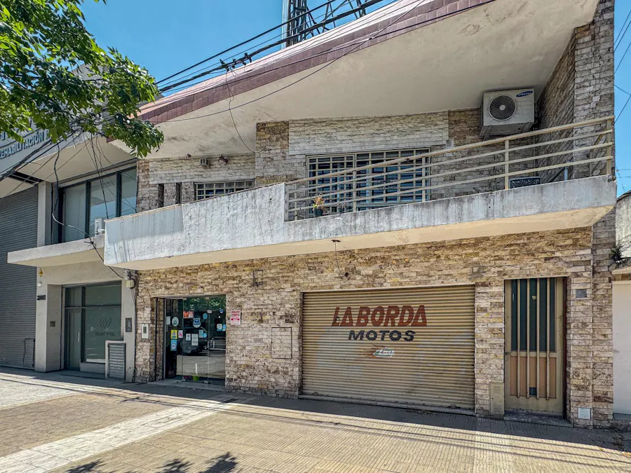 Local comercial con casa de 2 dormitorios sobre importante corredor - Imagen 1 de 23
