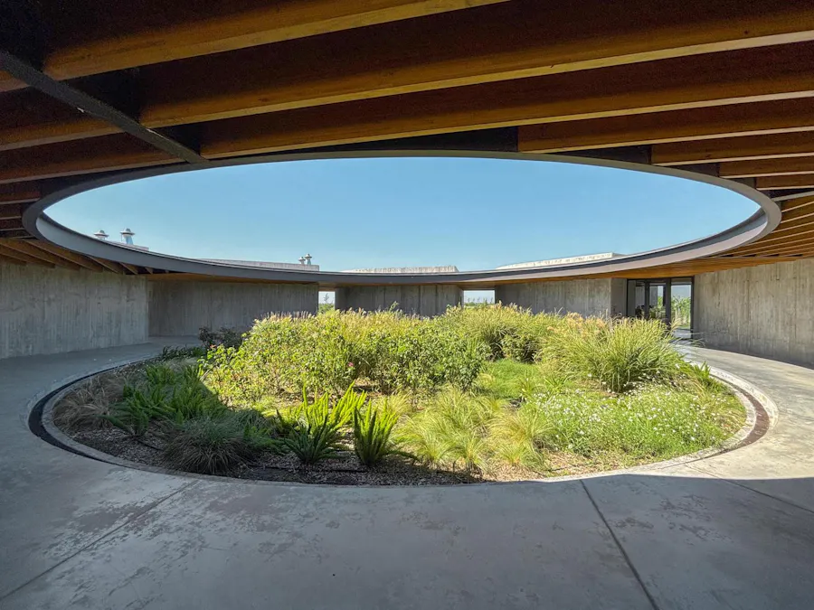 Terreno cercano al ingreso y con fondo a reservorio - Imagen 1 de 24