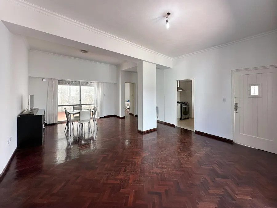 Casa de pasillo de 3 dormitorios con patio y terraza - Imagen 1 de 32