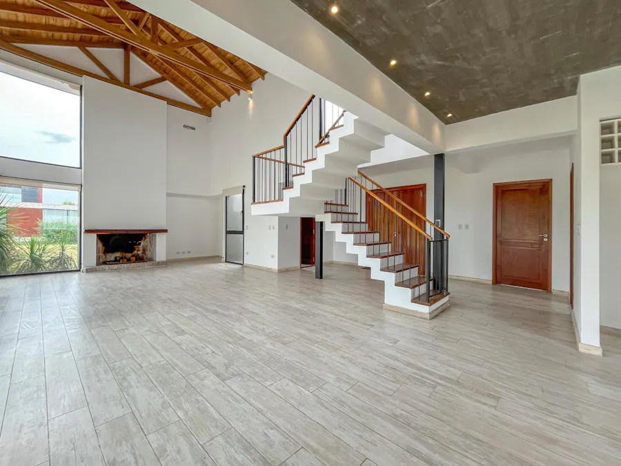 Casa de 3 dormitorios con pileta vista al golf - Imagen 1 de 55