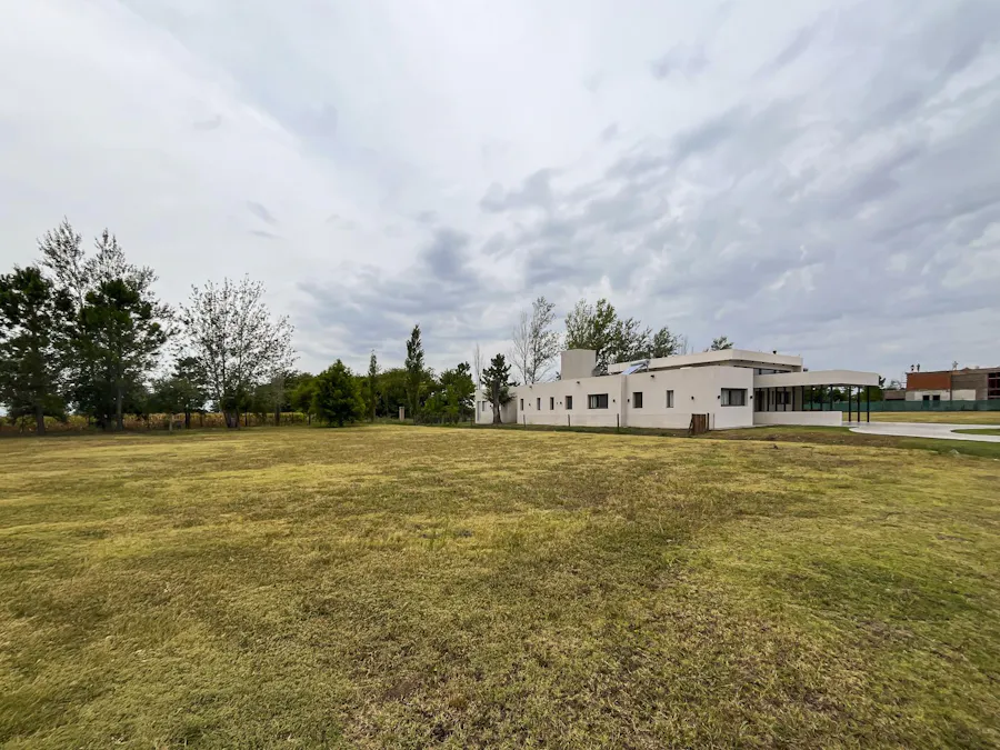 Terreno de oportunidad en la Rinconada con amenities - Imagen 1 de 15