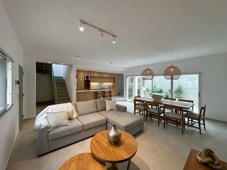 Casa de pasillo única con 3 dormitorios, terraza, pileta y parrilla - Imagen 1 de 31